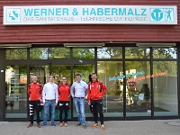 v.l. Max Singer, Dominik Werner, Lea Ahrens, Patrik Werner und Thomas Bertram . Vor Filiale -Am Löwen- Bad Harzburg
