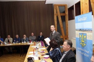 Ortsvorsteher Rouwen Brunke bei seiner Ansprache