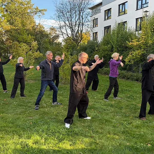 web Lichterlauf 2026 26-llw-tai-chi-2 web Lichterlauf 2026 26-llw-tai-chi-2